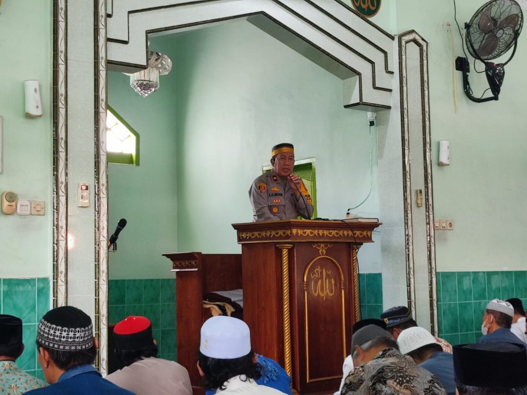Melalui Jumat Curhat, Kapolsek Tamalanrea Ajak Warga Masyarakat Jaga Kamtibmas