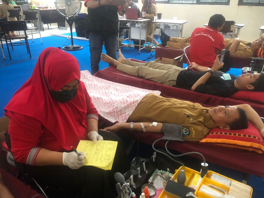 IKA SMKN 9 Makassar kerjasama dengan UPTD Transfusi Darah Dinas Kesehatan Provinsi Sulawesi Selatan adakan Donor Darah. Muhiding: Ini patut diapresiasi dan didukung