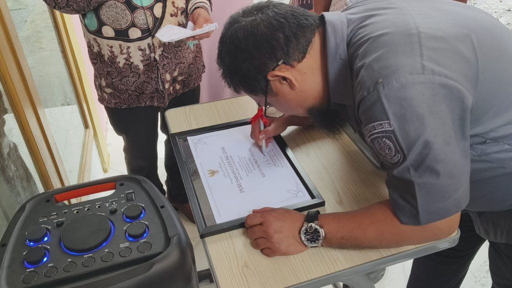 Kadisdik Sulsel, Andi Iqbal Nadjamuddin Resmikan Lab Komputer, UKS dan Toilet SMAN 21 Makassar