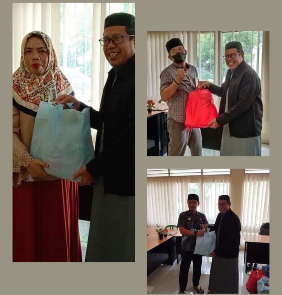 Kepala Cabang Dinas Pendidikan Wilayah II Gowa Serahkan Paket Lebaran Kepada ASN dan Non ASN