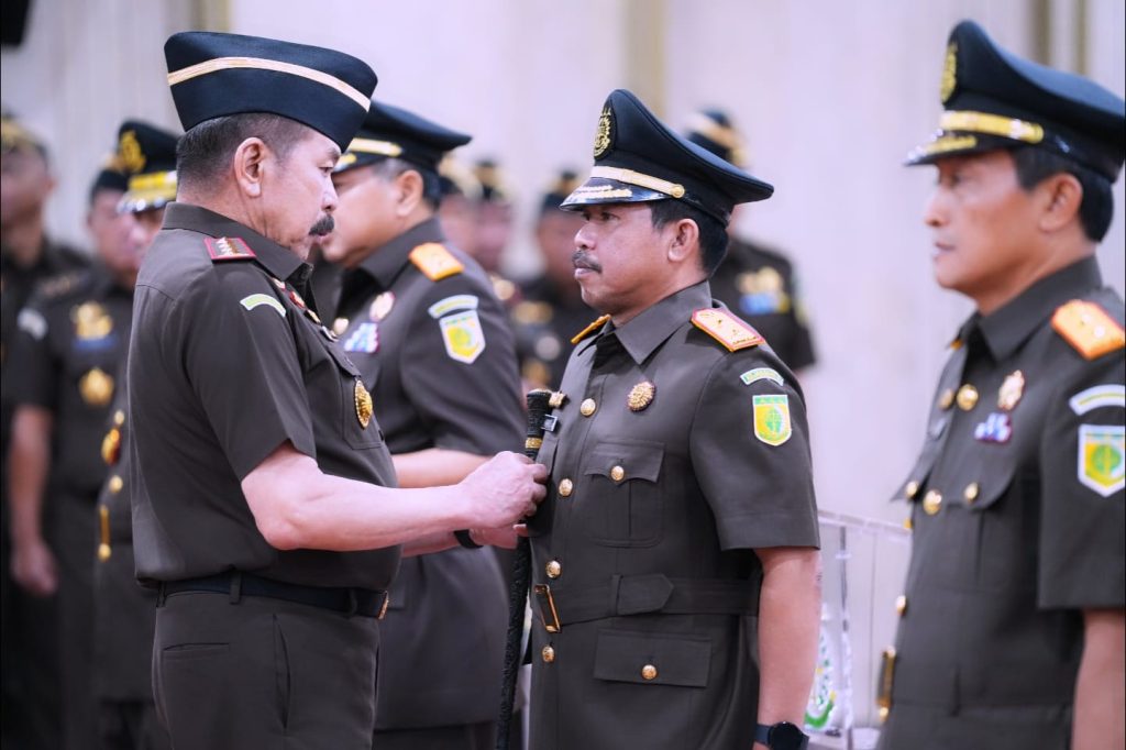 Kajagung Lantik Agus Salim Sebagai Insan Terbaik Adhyaksa, Jabat Kajati Sulsel