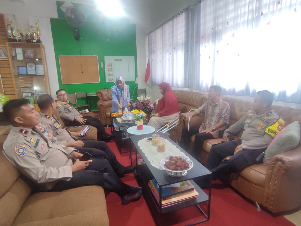 Tingkatkan Silaturahmi, Kapolsek Tamalanrea Gelar Safari Kamtibmas di SMA 21 Makassar