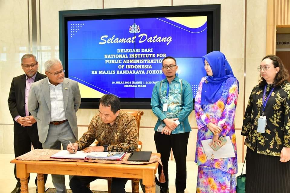 LAWATAN PENANDAARASAN LEMBAGA ADMINISTRASI NEGARA REPUBLIK INDONESIA KE MAJLIS BANDARAYA JOHOR BAHRU