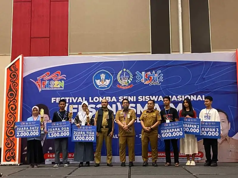Disdik Sulsel Gelar FLS2N SMA/MA, Iqbal Nadjamuddin Beri Piala dan Hadiah Uang Kepada Siswa Juara