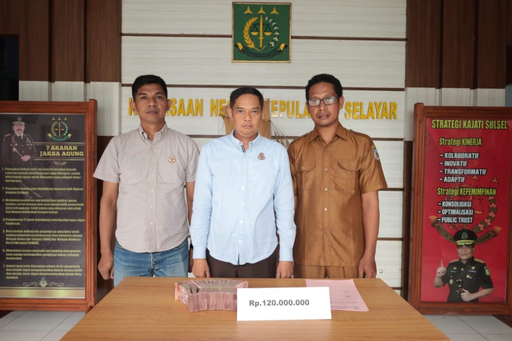 Kejari Selayar Berhasil Pulihkan Kerugian Negara Senilai Rp 357 Juta Dari Oknum Kades Bonea