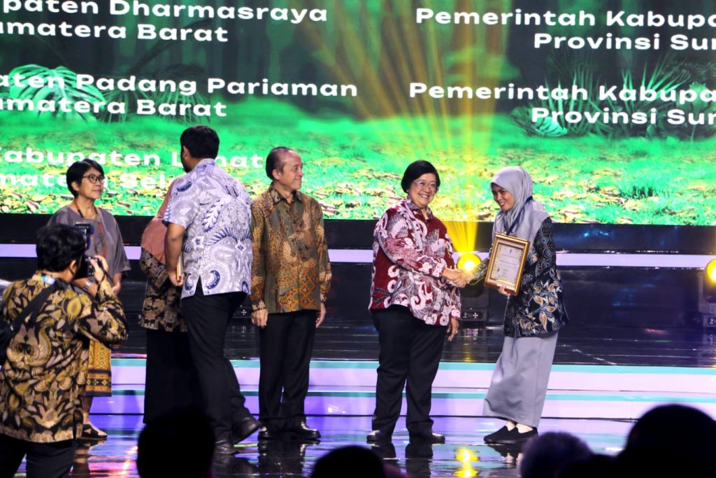 Pemkab Maros dan Desa Benteng Gajah Raih Penghargaan Proklim dari KLHK