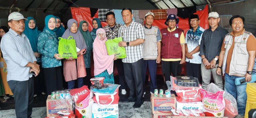 Pj Bupati Salurkan Bantuan Kebakaran Di Kelurahan Tibojong