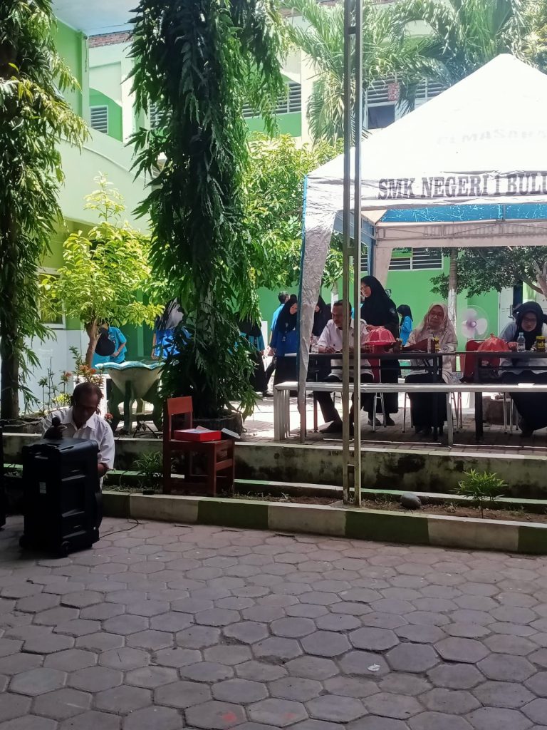 Debat Calon Ketua dan Wakil Ketua OSIS SMKN 1 Bulukumba 2024-2025: Mencetak Pemimpin Visioner