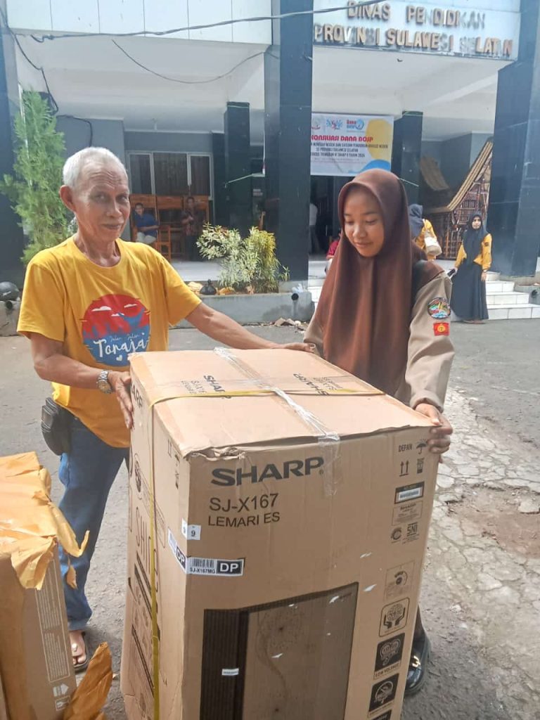 Siswi SMAN 7 Maros Raih Kulkas Jalan Santai