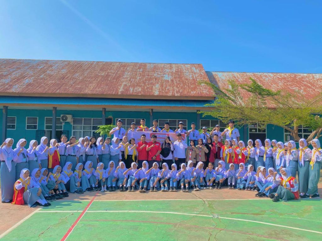“Kemah Orientasi Kepalangmerahan PMR Wira: Membangun Anggota yang Aktif, Kreatif, dan Peduli di SMAN 8 Luwu Timur”