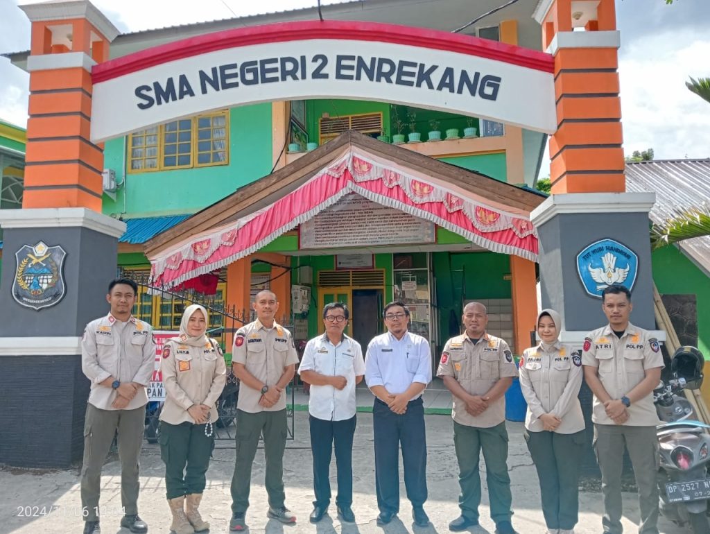 Sosialisasi Kawasan Bebas Rokok di UPT SMA Negeri 2 Enrekang Untuk Lingkungan yang Sehat