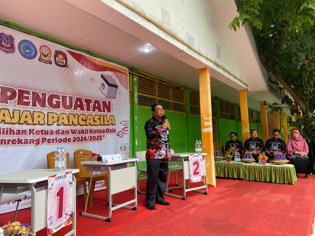 Debat Calon Ketua dan Wakil Ketua OSIS UPT SMA Negeri 2 Enrekang Periode 2024/2025